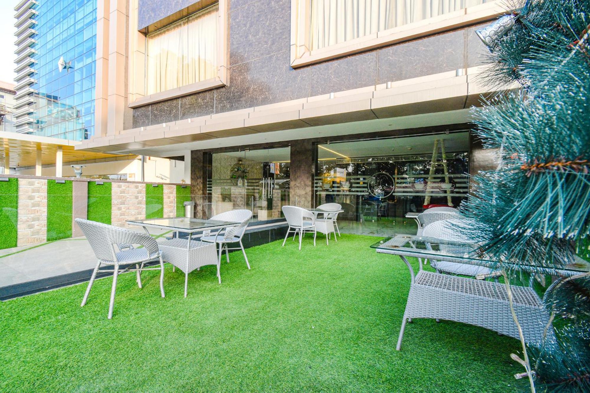 Treebo Premium Seven Lake View Haïdarabad Extérieur photo