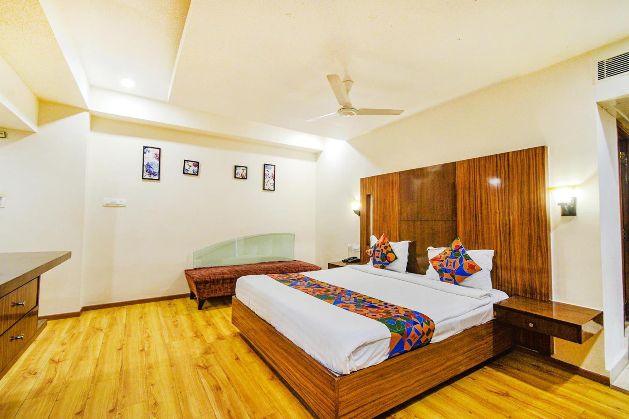 Treebo Premium Seven Lake View Haïdarabad Extérieur photo