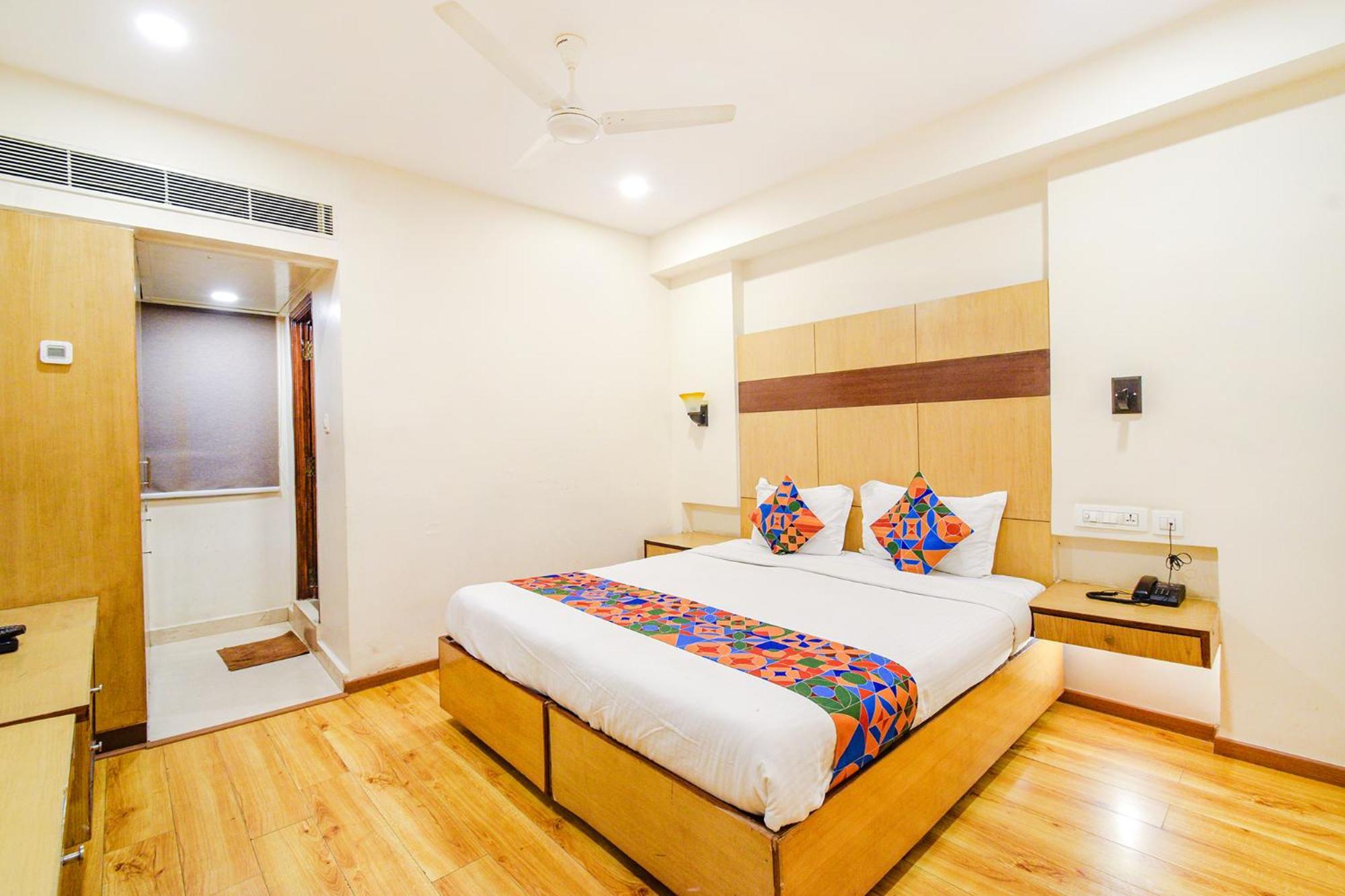 Treebo Premium Seven Lake View Haïdarabad Extérieur photo