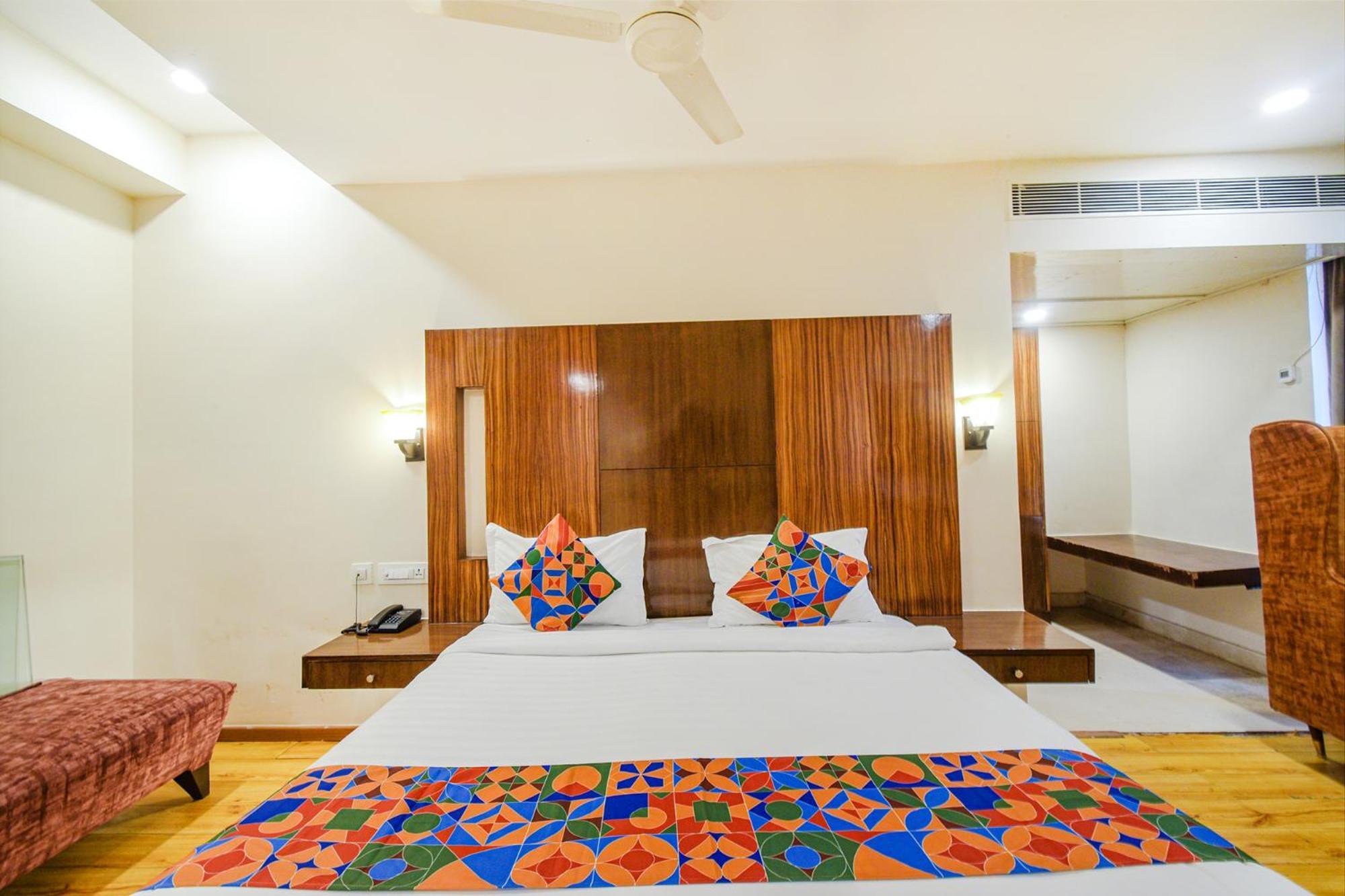Treebo Premium Seven Lake View Haïdarabad Extérieur photo