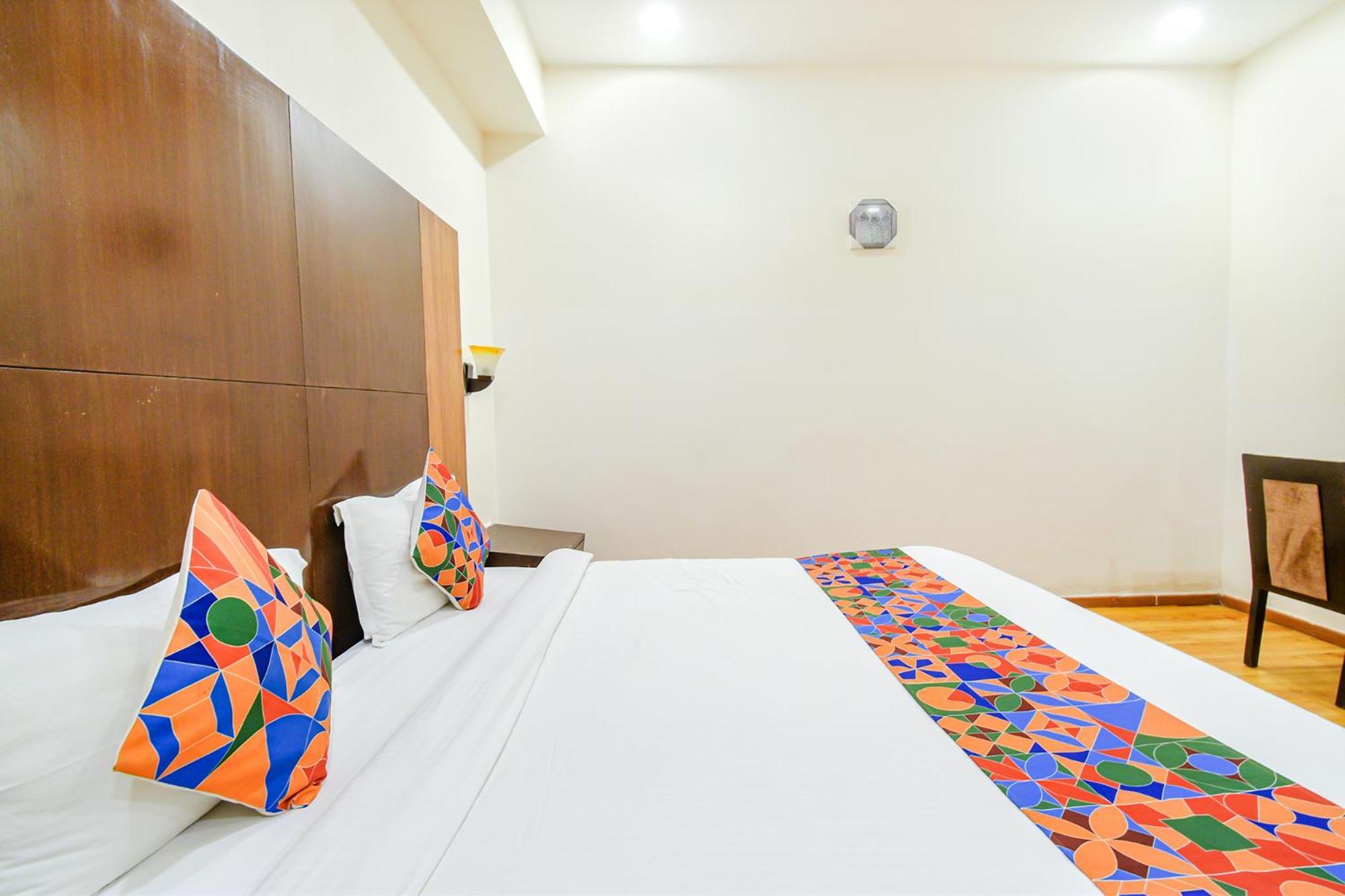 Treebo Premium Seven Lake View Haïdarabad Extérieur photo