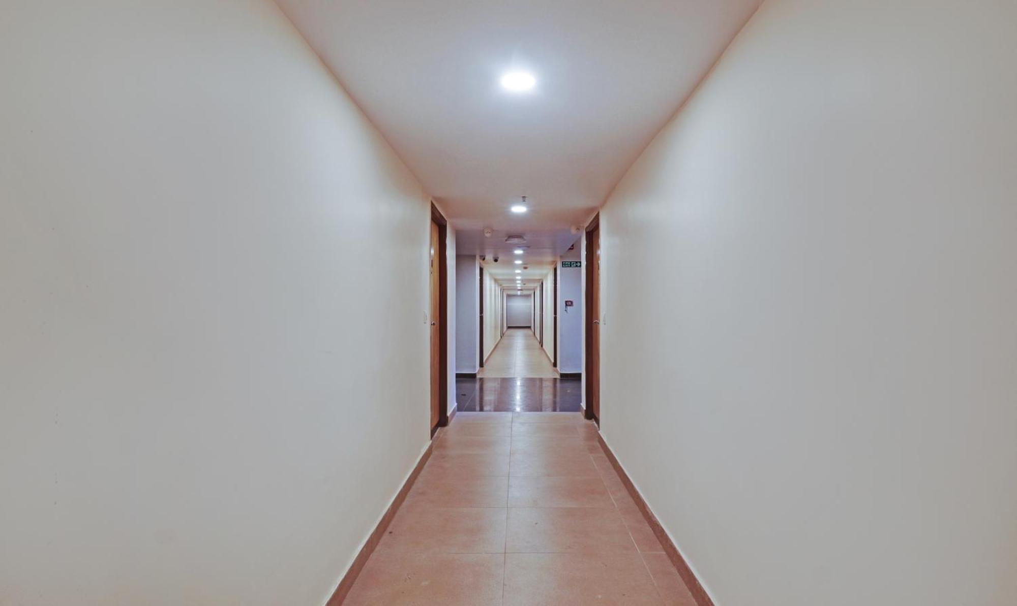 Treebo Premium Seven Lake View Haïdarabad Extérieur photo