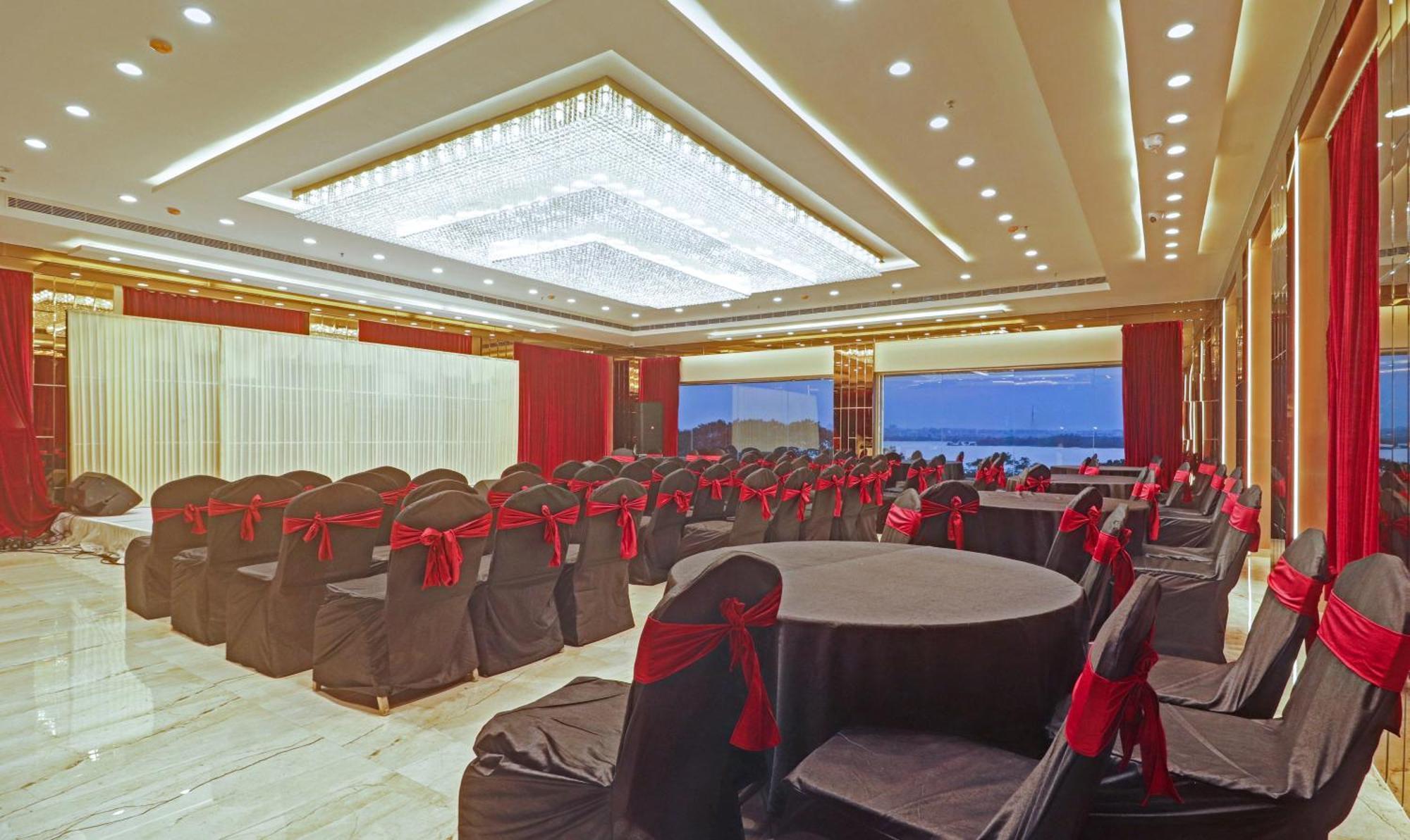 Treebo Premium Seven Lake View Haïdarabad Extérieur photo