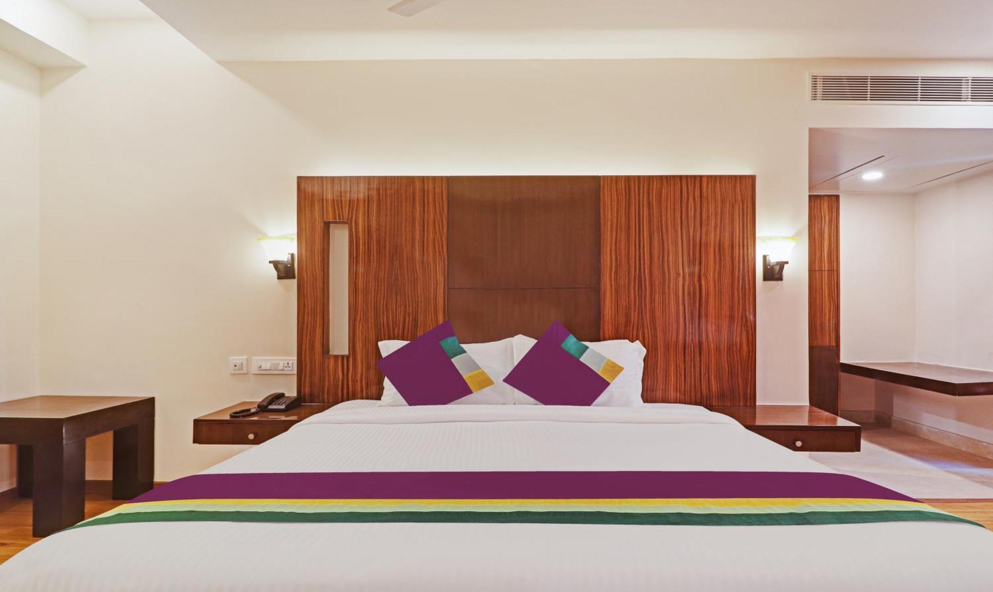 Treebo Premium Seven Lake View Haïdarabad Extérieur photo