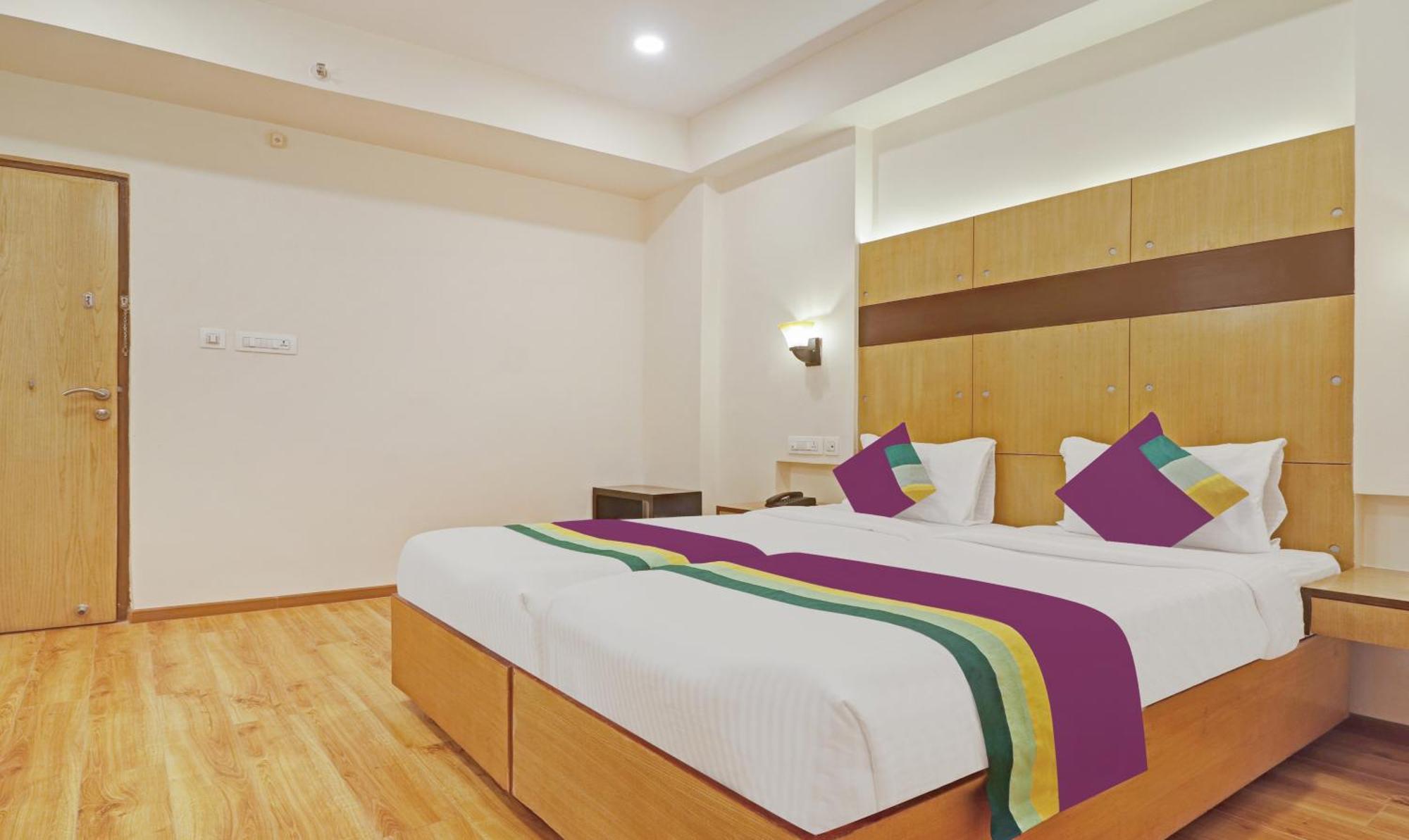 Treebo Premium Seven Lake View Haïdarabad Extérieur photo