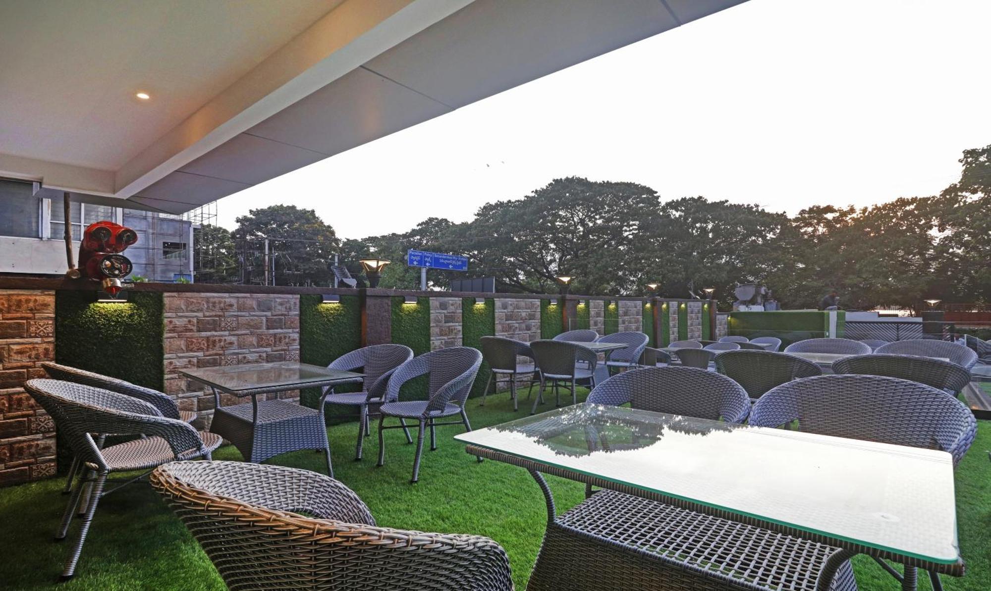 Treebo Premium Seven Lake View Haïdarabad Extérieur photo