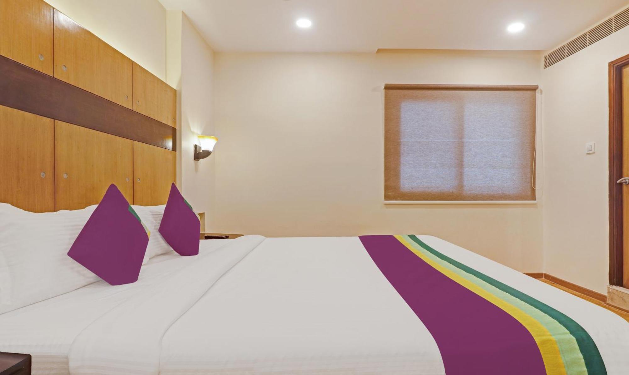 Treebo Premium Seven Lake View Haïdarabad Extérieur photo